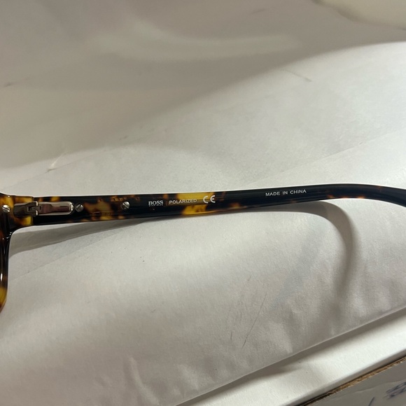 Hugo Boss polarized sunglasses - Picture 3 of 3